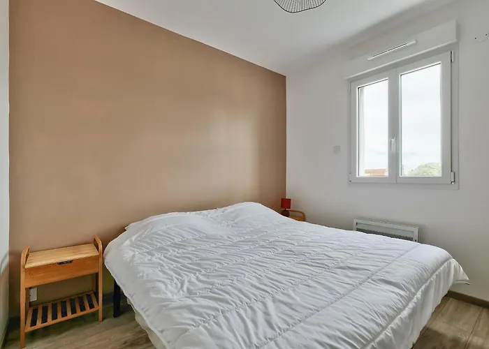 - 650m De La - Jardin