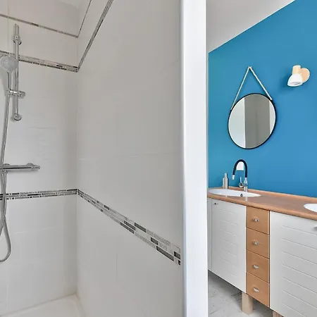 - 650m De La - Jardin *