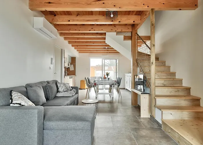 - 650m De La - Jardin *