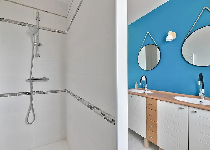 - 650m De La - Jardin *