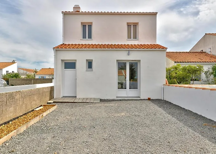 - 650m De La - Jardin *