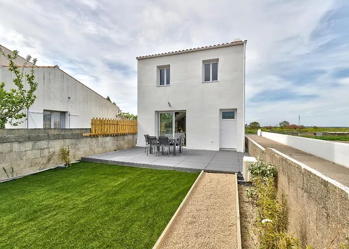 - 650m De La - Jardin